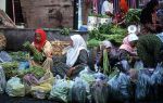 Women at the Kota Bharu market